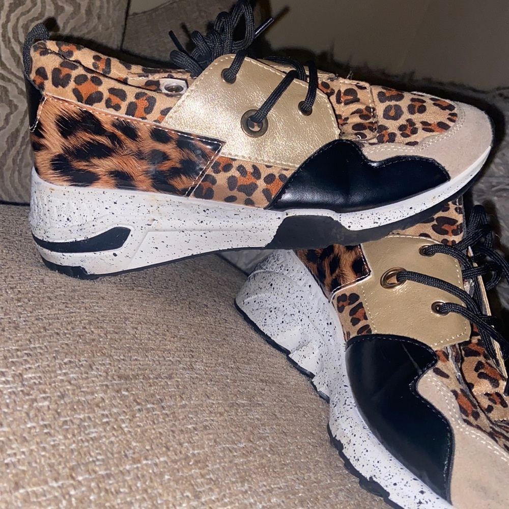 Sneaker With A Variety Of Patterns & Textures Fit For THE Stylish Woman